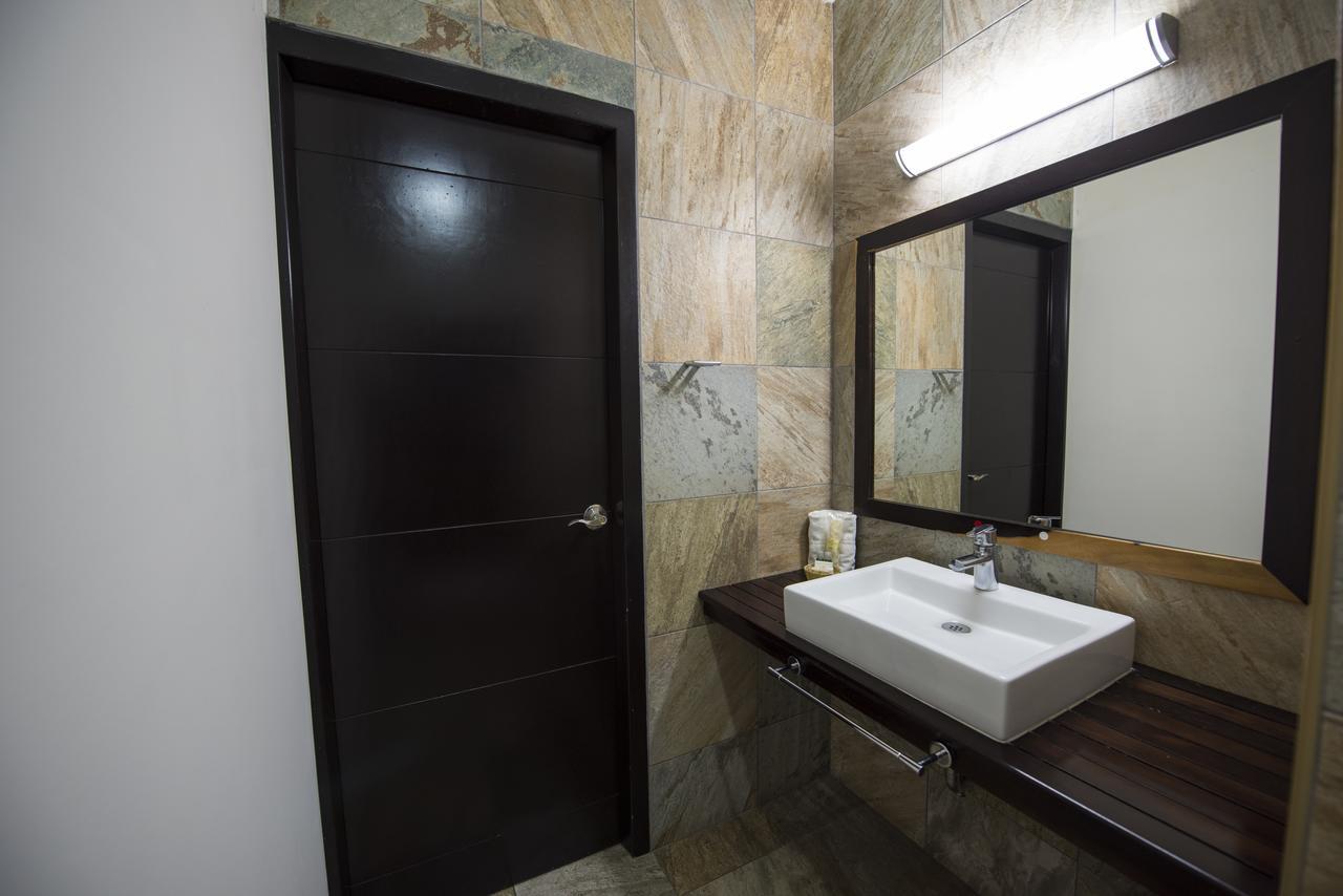 Hotel Andiroba Palace Tuxtla Gutiérrez エクステリア 写真